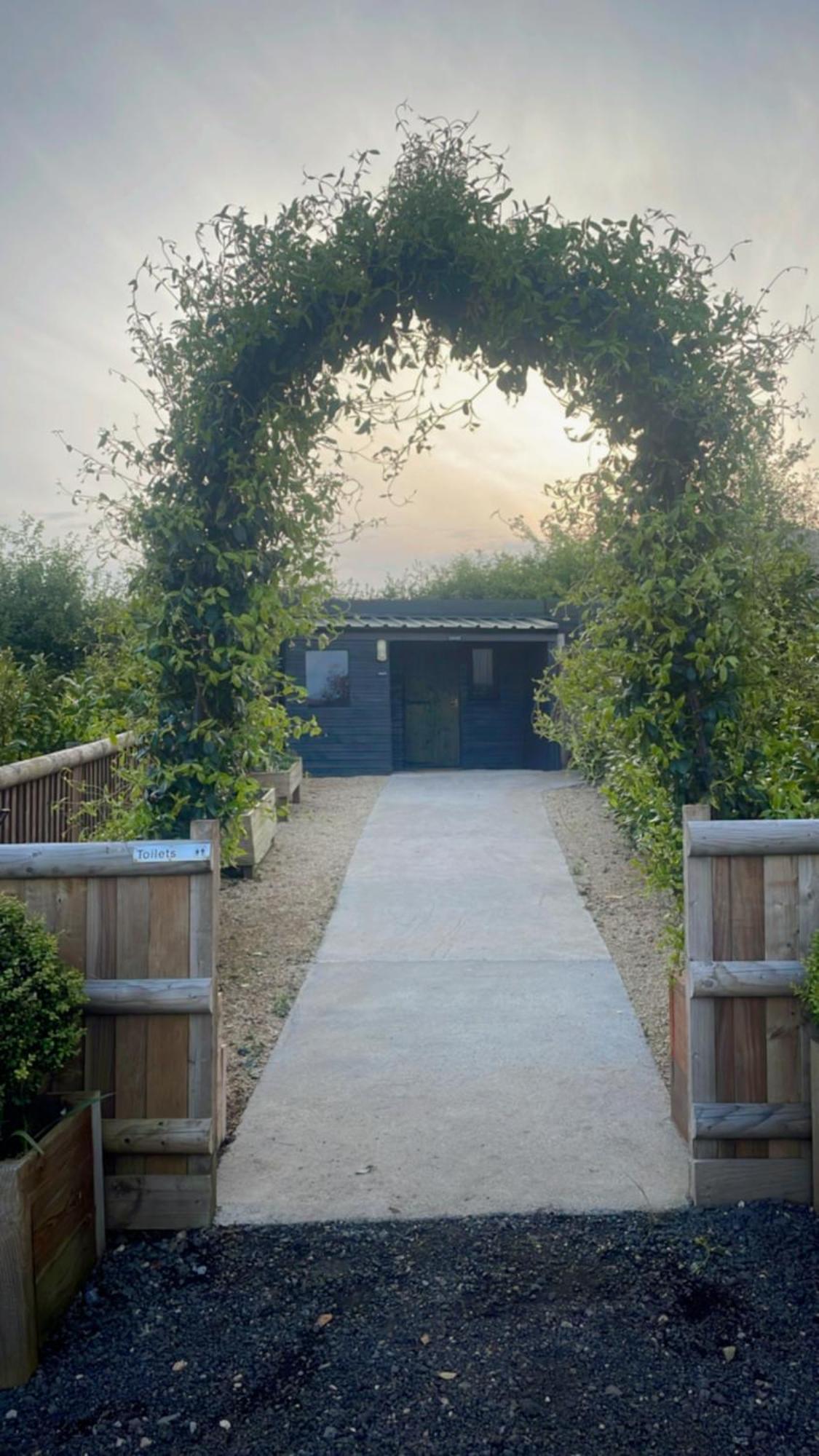 Swallowfield Glamping-Station Master Yeovil Exterior photo